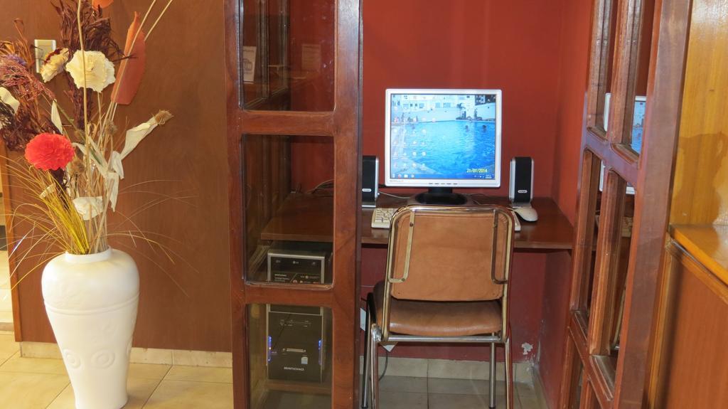 Hotel Arenales Villa Carlos Paz Buitenkant foto