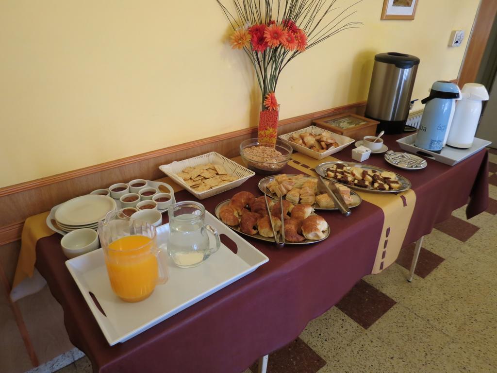 Hotel Arenales Villa Carlos Paz Buitenkant foto